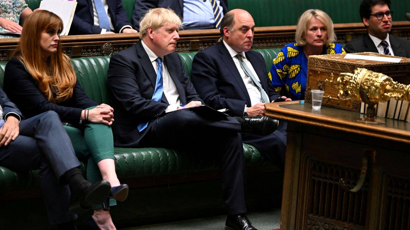 Britannian hallituskriisi | Boris Johnson ei aio erota huolimatta hallituskriisistä