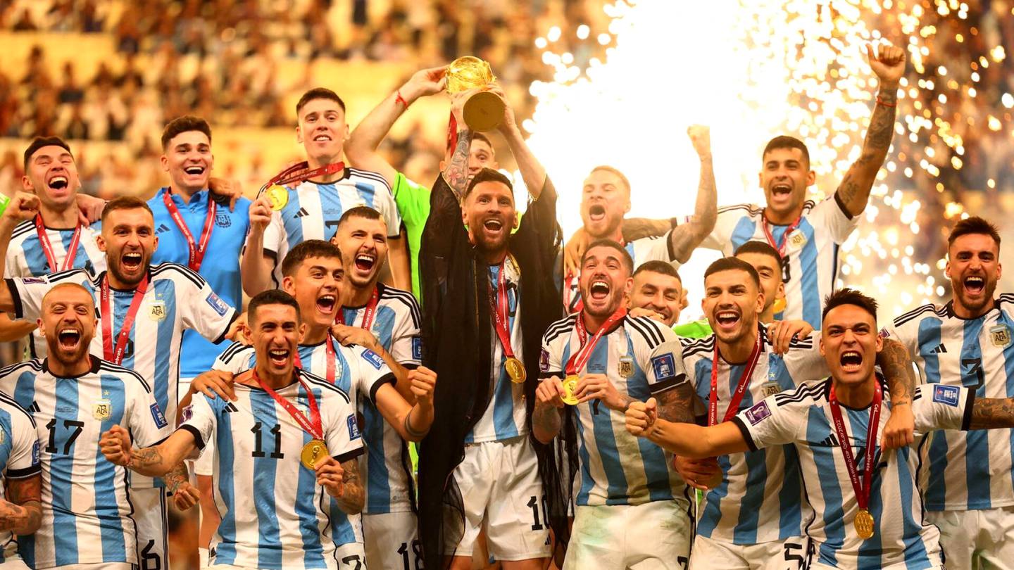 MM-jalkapallo | Kuvat paljastavat: Argentiina oli varautunut mestaruuteen erityisillä peli­paidoilla