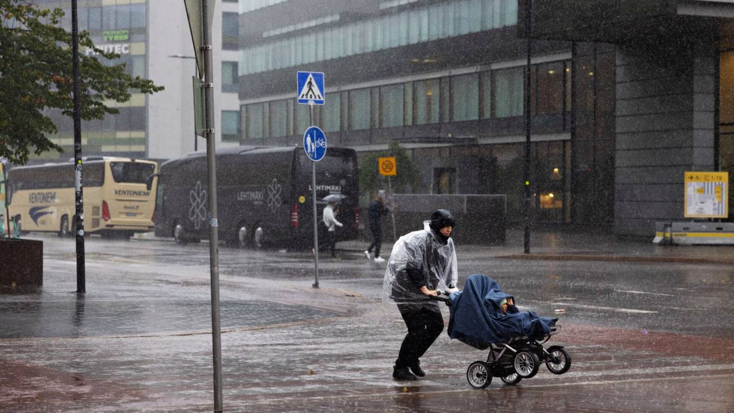Sää | Runsaita sateita tiedossa etelään taas keskiviikoksi – ilman sähköä yhä satoja