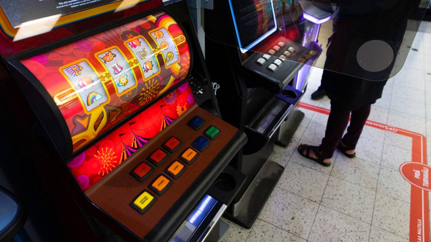 Rahapelit | Tutkimus: Espoolaiset rahapeli­ongelmaiset ovat pääosin työssä käyviä
