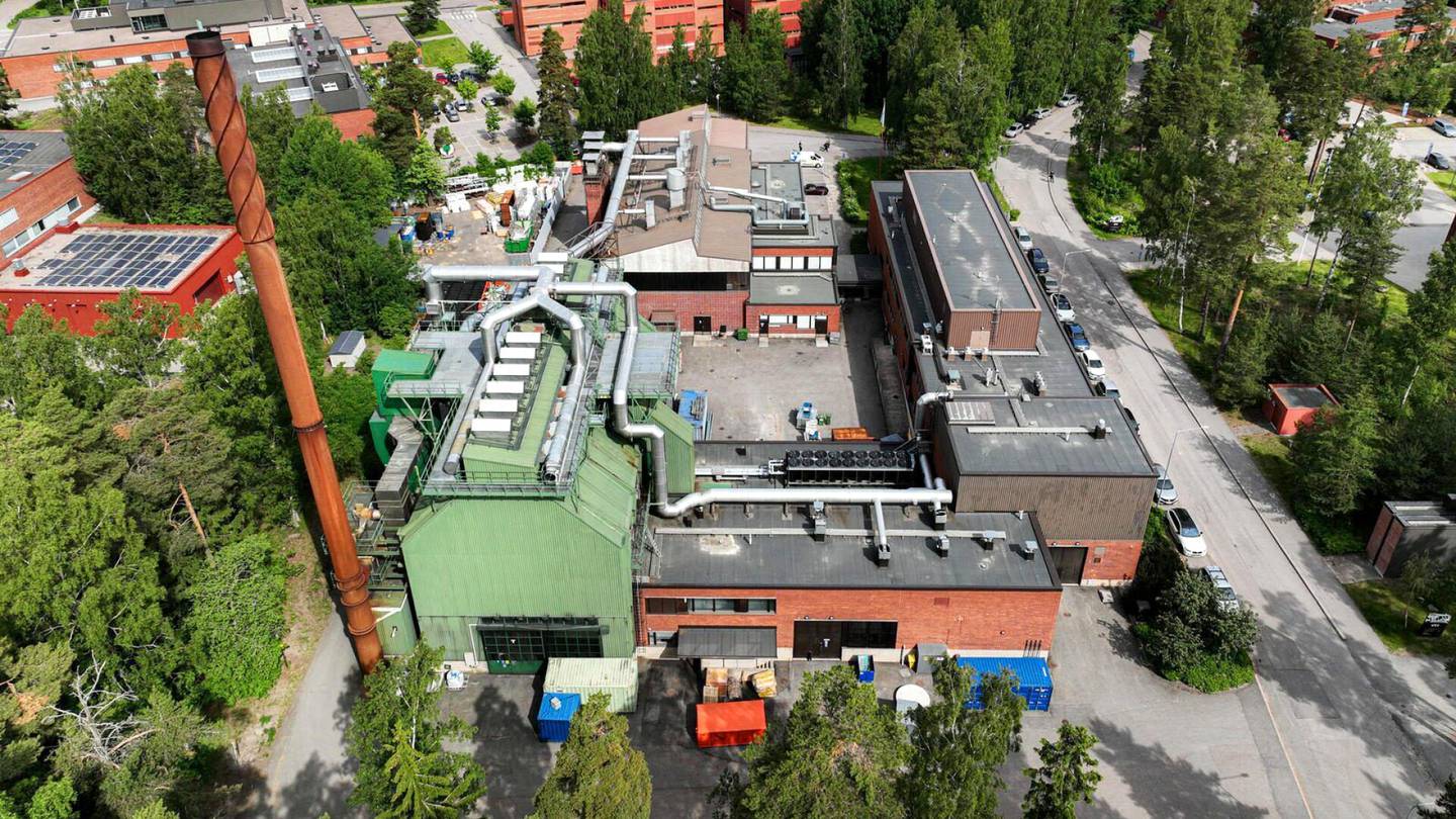 HS Espoo | Jykevä teollisuus­rakennus tuli myyntiin tiukin ehdoin Espoossa
