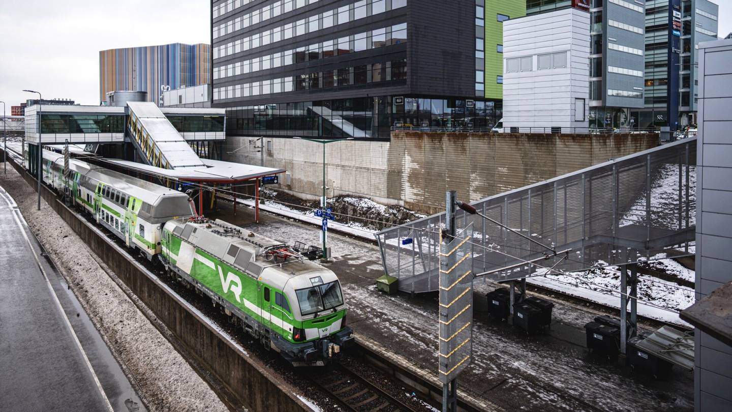 HS Turku | Tunnin junan johtaja vastaa väitteisiin: Uusi yhteys tarvitaan, vaikka se maksaa miljardeja