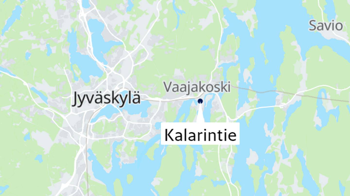 Jyväskylä | Teollisuushalli syttyi tuleen, useita palo­pesäkkeitä