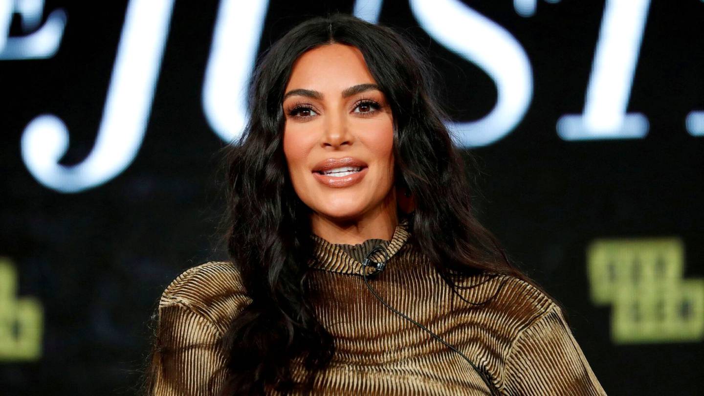 Kryptovaluutat | Kim Kardashiania ja Floyd Mayweatheria uhkaa oikeusjuttu krypto­valuutan ”pumppaa ja dumppaa” -mainonnasta