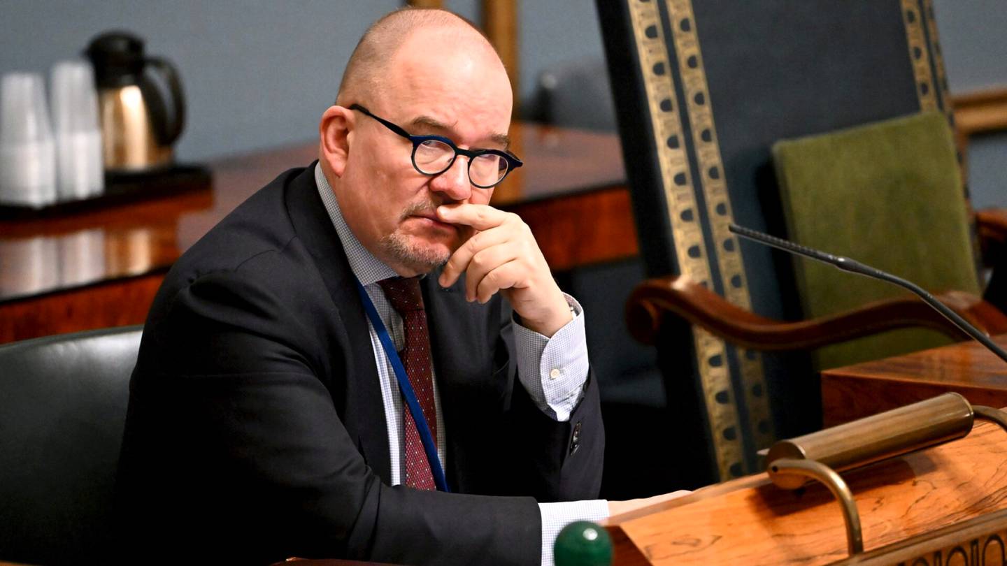 Helsingin ampumistapaus | Eduskunnan pää­sihteerikin vaikeni Vornasesta eduskunnassa: ”Sitä en tarkemmin lähde perustelemaan”