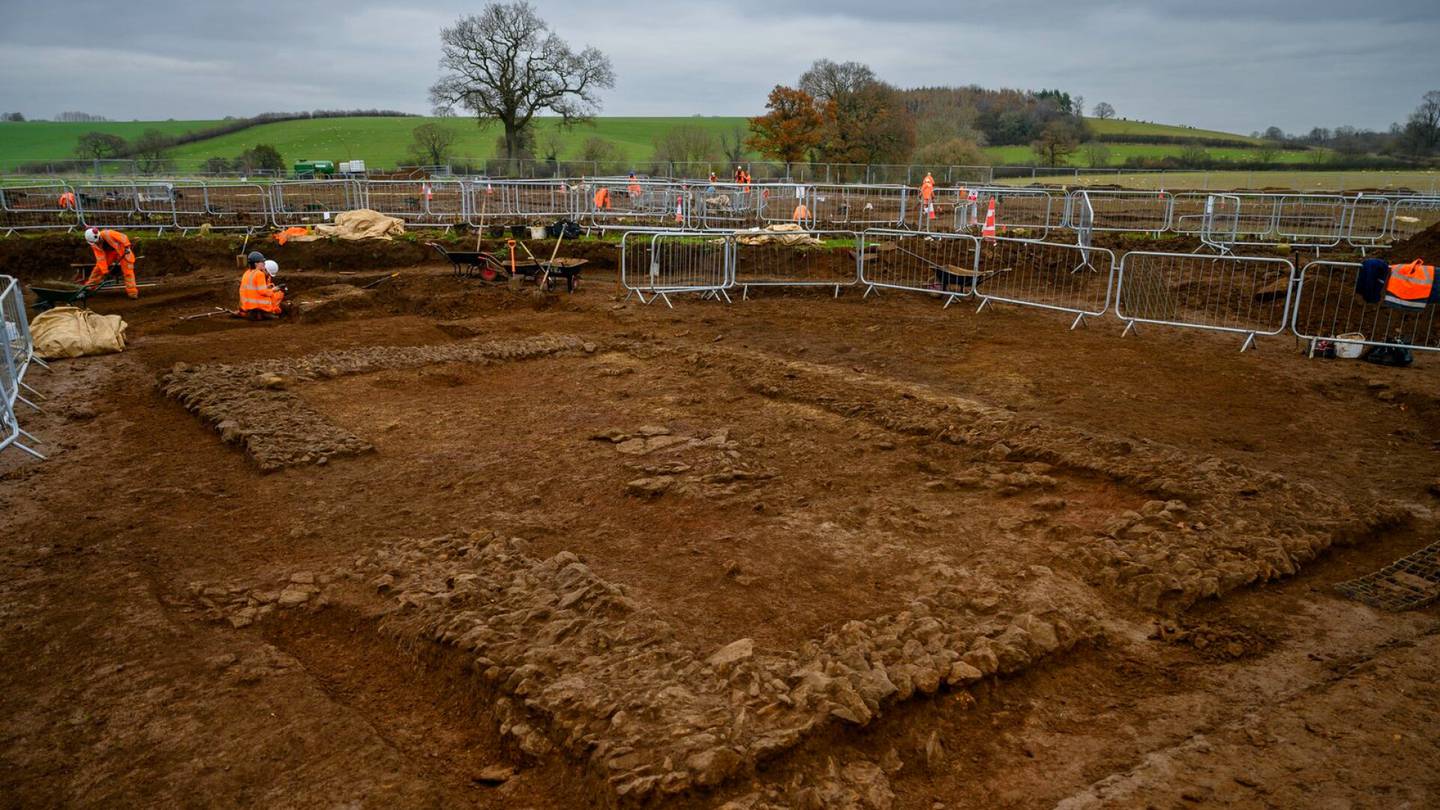 Arkeologia | Arkeologit löysivät Rooman vallan aikaisen kylän juna­radan vuoksi tehtävissä kaivauksissa Britanniassa