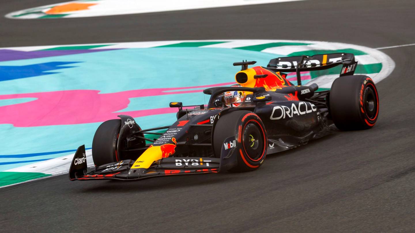 Formula 1 | Max Verstappen joutui taipumaan tallikaverilleen