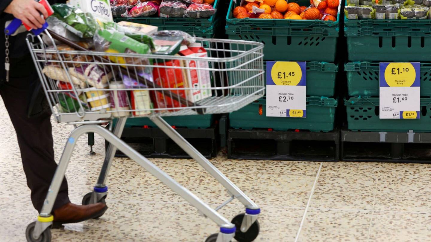 Inflaatio | Britanniaa piinaava inflaatio kiihtyy paljon arvioita nopeammin, ja ensi kuussa yli 20 miljoonan britin elämä kallistuu rajusti