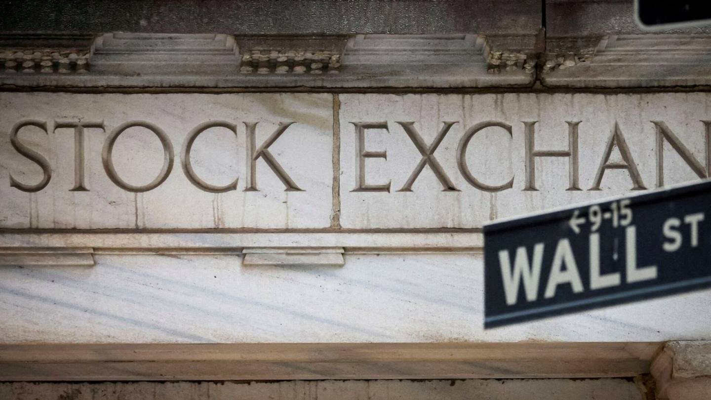 Osakemarkkinat | Vuosi 2022 on ollut sijoitus­markkinoille karu – Näin Wall Street epä­onnistui ennusteissaan