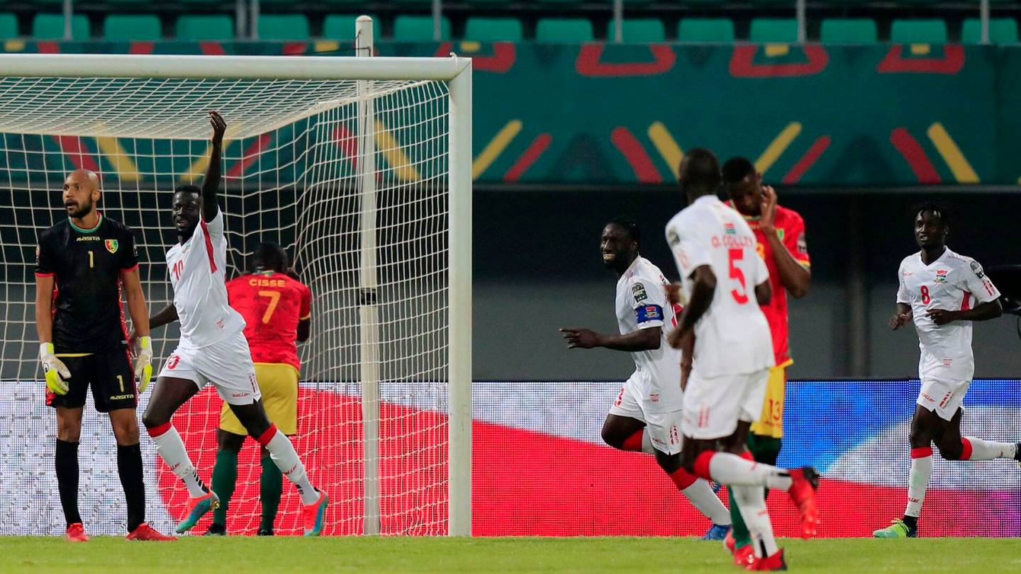 Jalkapallo | Afrikan mestaruus­turnauksen todellinen alta­vastaaja Gambia jatkoi yllätyksiä ja eteni puoli­välieriin