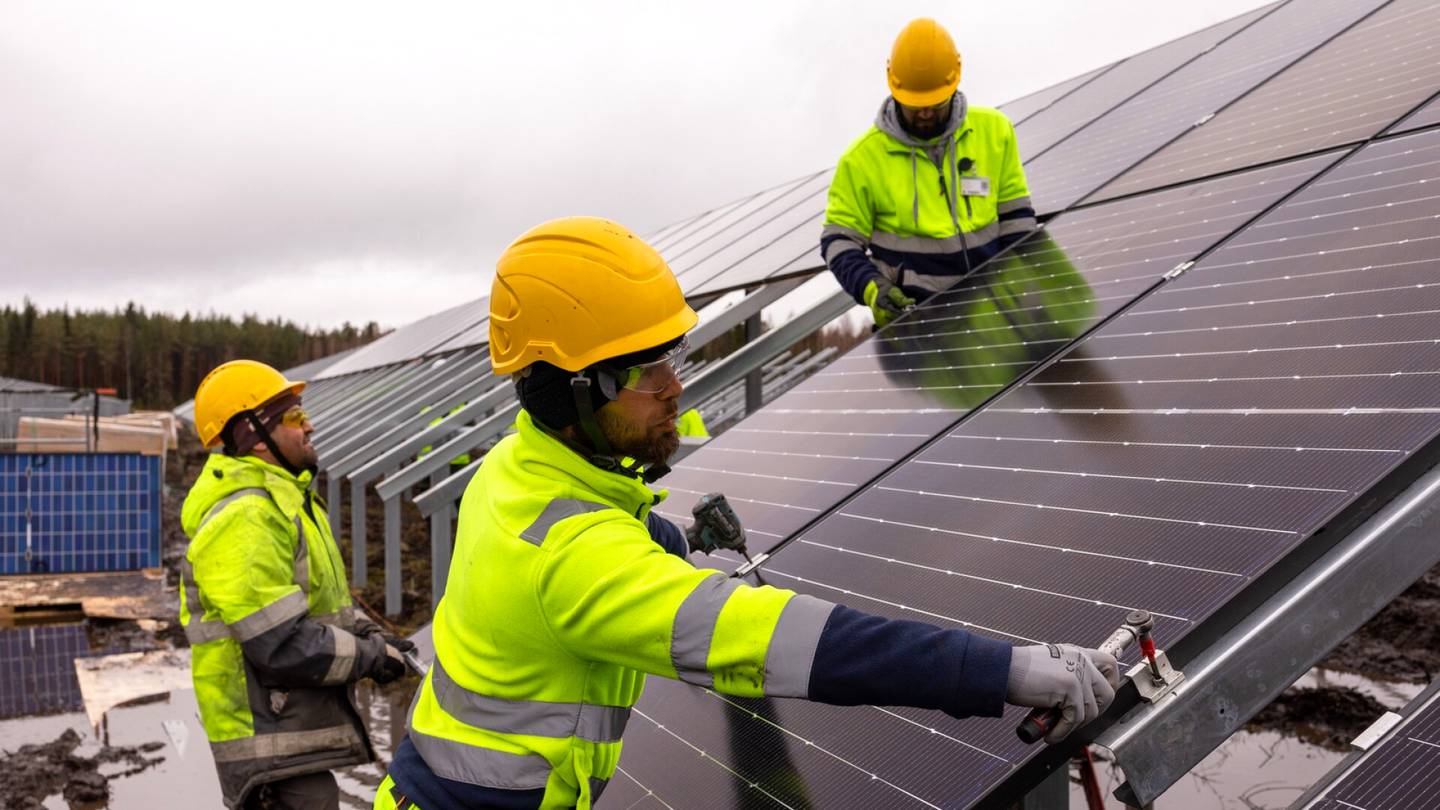 Sähkö | Suomeen nousee nyt valtavasti uutta aurinko­voimaa, ja se voi näkyä myös hinnassa