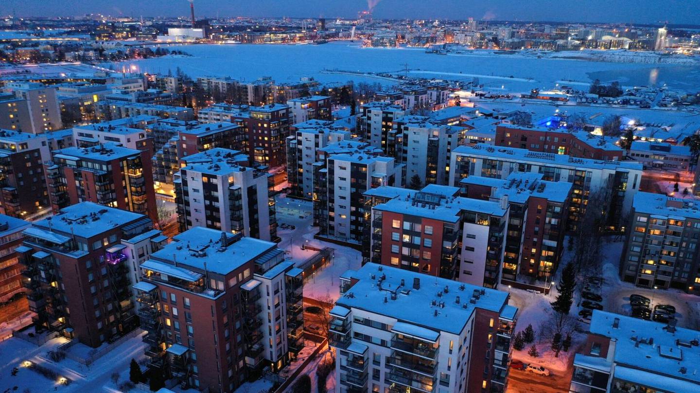 Väestönkehitys | Helsingin väestön­kasvu hidastui vuonna 2021 selvästi, muutto­tappio muualle Suomeen oli 2000-luvun suurinta