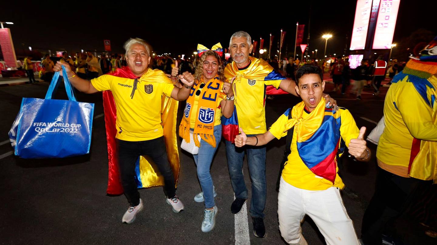 Jalkapallon MM-kisat | Ecuadorin faneilla viesti kisa­isännille: ”Haluamme olutta!”