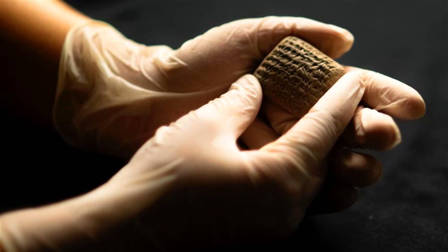 Arkeologia | 3 500 vuotta vanha savitaulu oli ostoslista – päällimmäisenä oli tärkeitä kodin esineitä