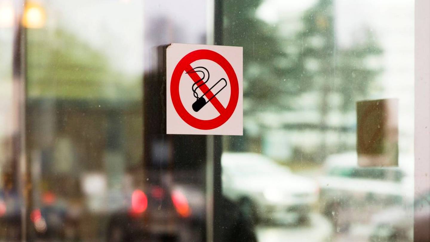 Vesipiiput | Helsinkiläisessä ravintolassa tupakoidaan kaikessa hiljaisuudessa – Nyt yritystä uhkaa 10 000 euron sakko