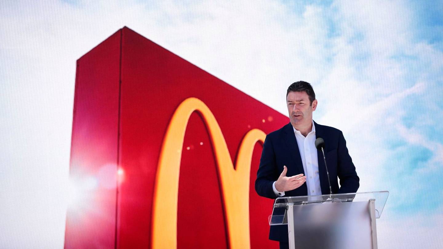 Johtajat | Suhde­sotkuissa ryvettynyt McDonald’sin johtaja sai 400 000 dollarin sakot