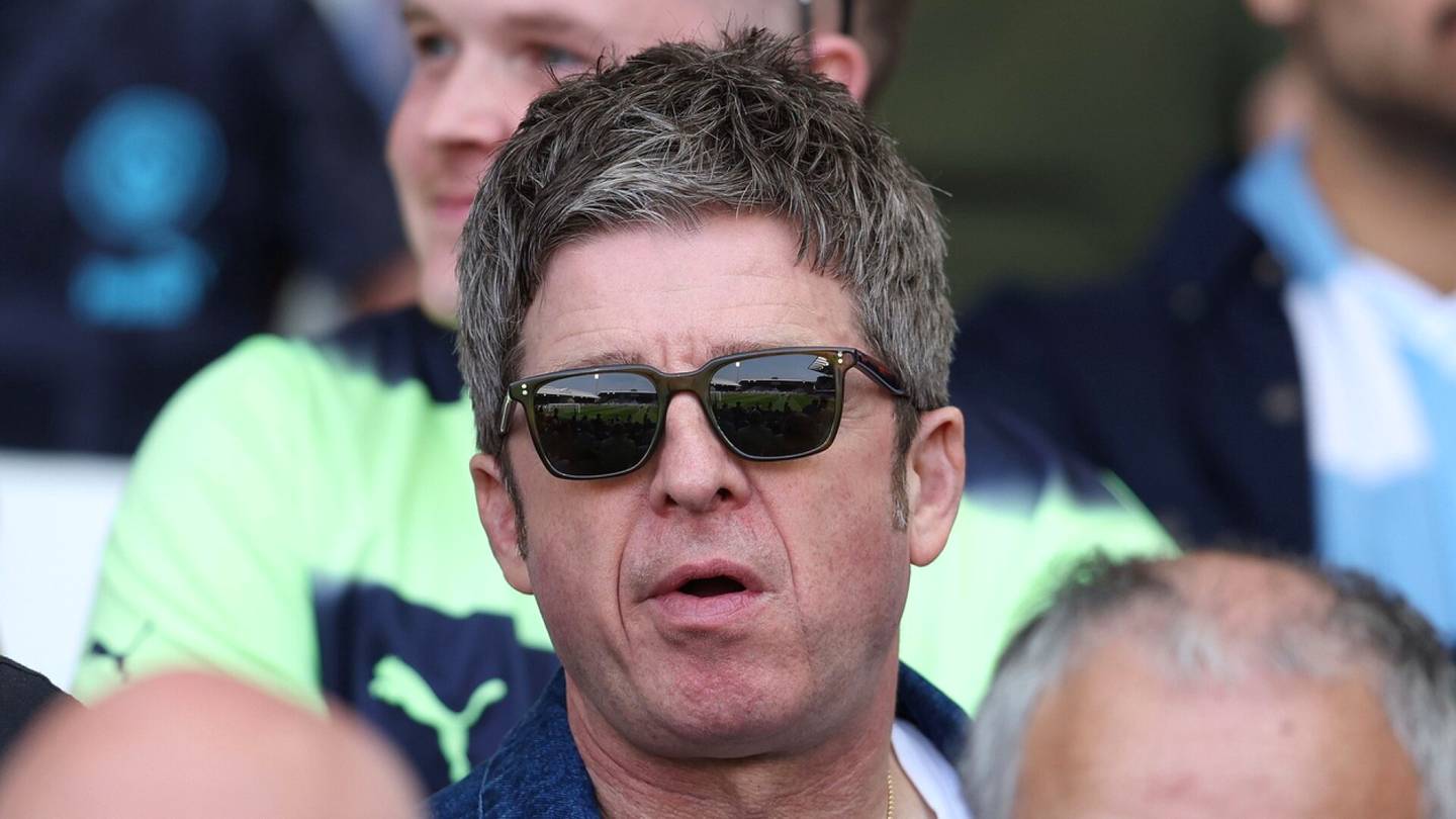 Jalkapallo | Oasis-kitaristi Noel Gallagherin käytös suosikkijoukkueen pelissä herätti huomiota