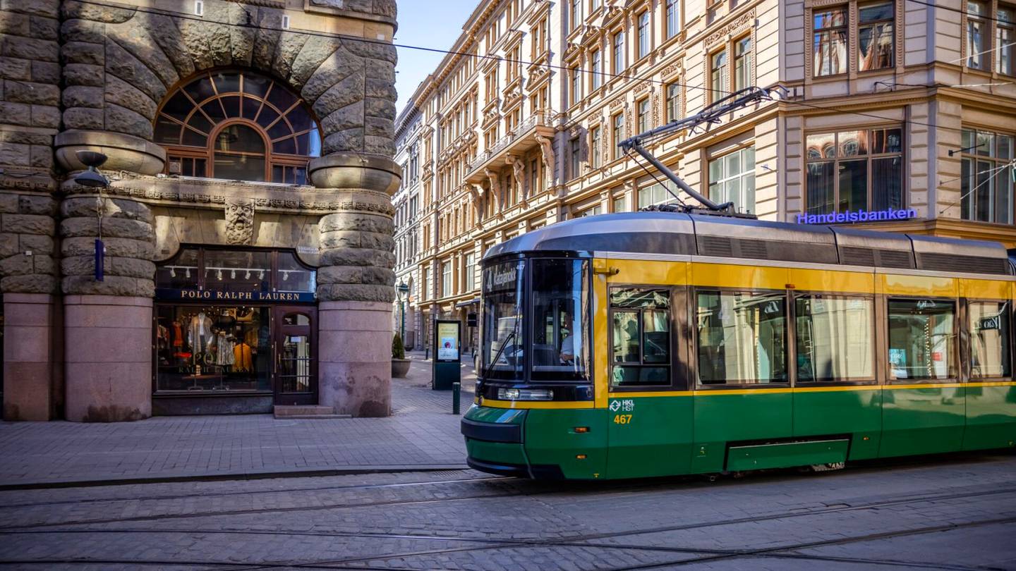 Liikenne | Kymmeniä raitio­vaunu­kuljettajia irtisanoutunut Helsingissä