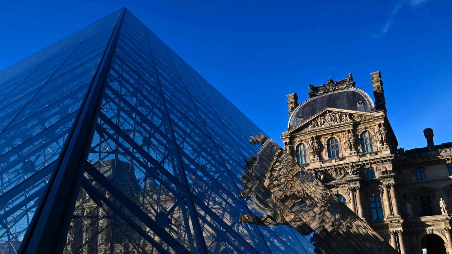 Ranska | Louvre evakuoitiin ja suljettiin loppu­päiväksi turvallisuus­syistä