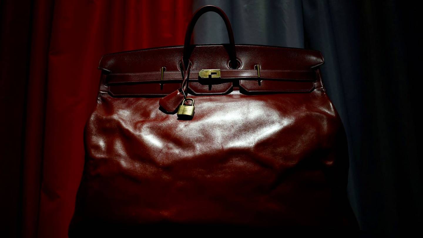 Tuotemerkit | Taiteilija loi ikonista Birkin-laukkua mukailevan NFT:n – Sinkkuelämää-sarjasta tuttu laukkuvalmistaja vie oikeuteen
