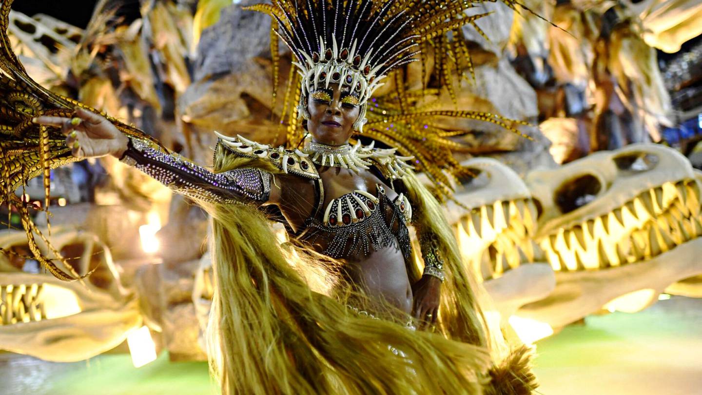 Tapahtumat | Rio de Janeiron perinteinen sambakarnevaali siirretään huhtikuun lopulle