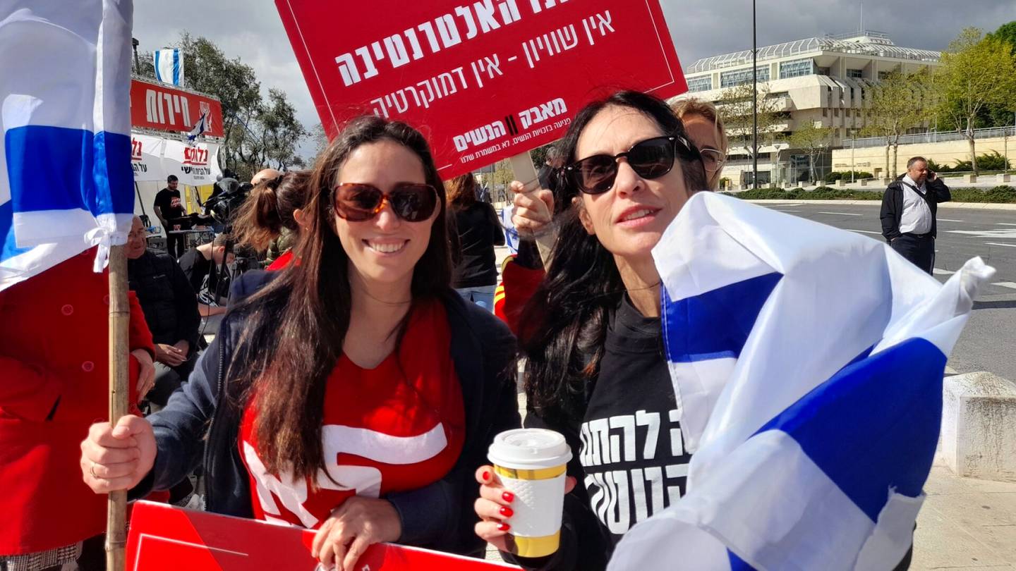 HS Israelissa | ”Bibi must go”, huutaa väkijoukko Israelin parlamentin edustalla – Netanjahuun ei enää luoteta