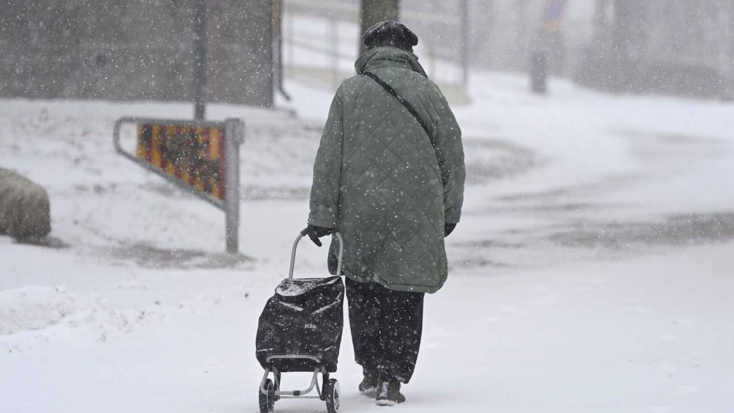 Sää | Etelä-Suomeen voi sataa viikonloppuna paikoin jopa 10 senttiä lunta