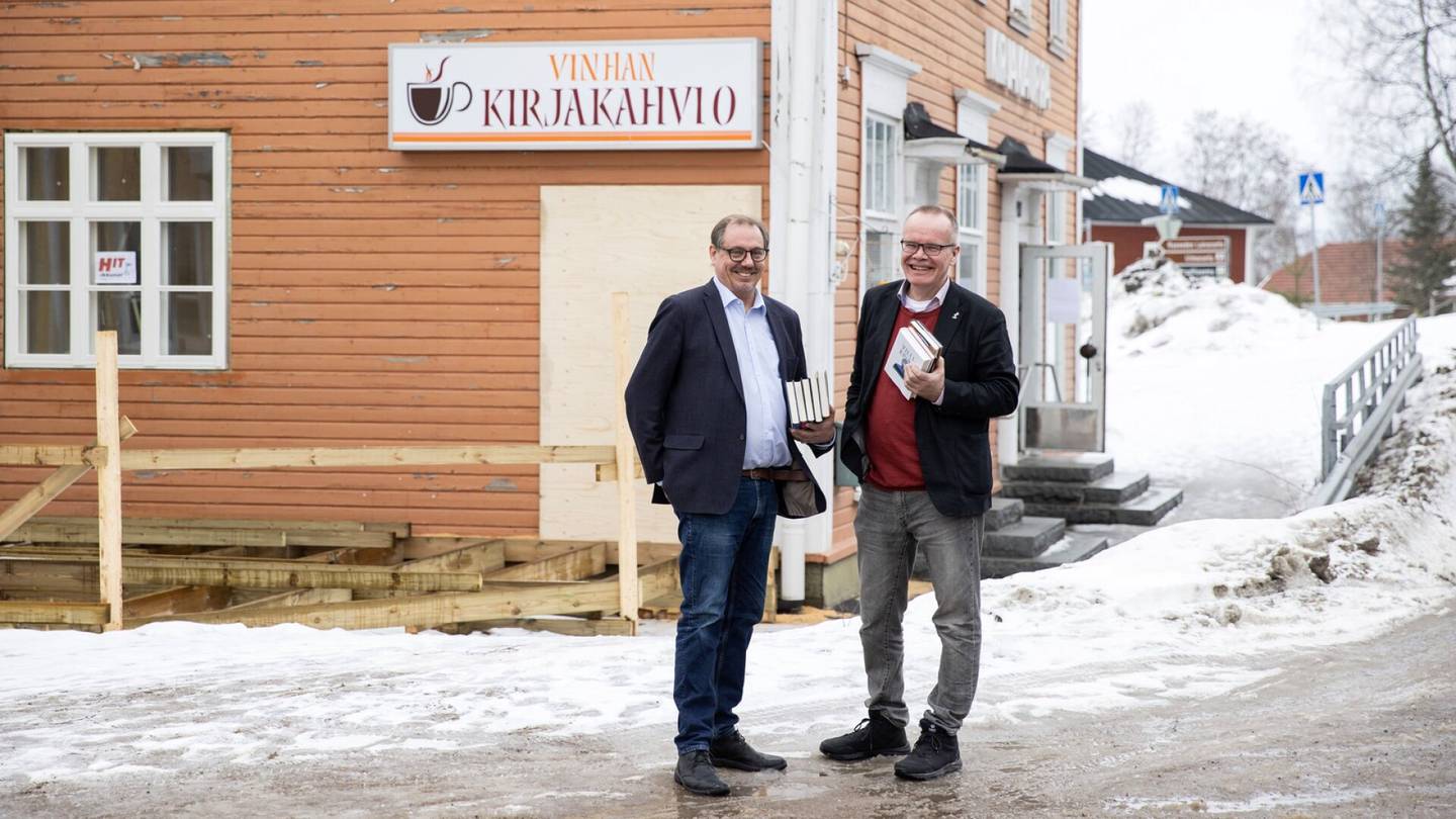Kirjat | Ruovedellä sijaitseva pieni Vinhan kirja­kauppa sai kirja-alan edistämis­palkinnon