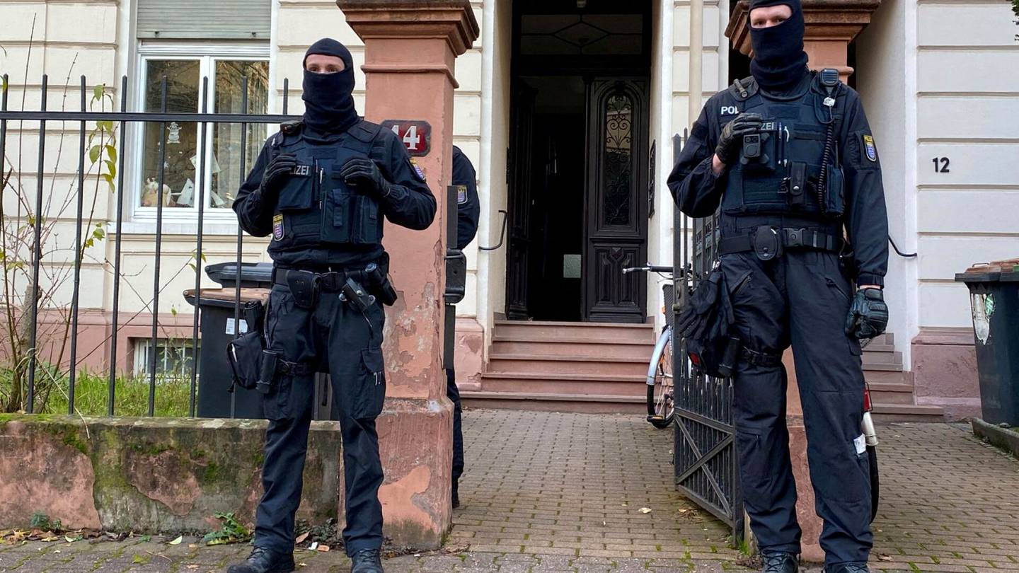 Saksa | Terrorismista epäilty ryhmä suunnitteli satojen teloitus­komppanioiden perustamista eri puolille maata