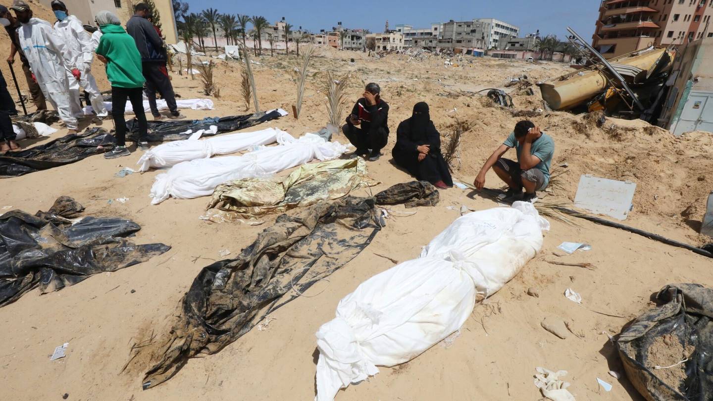 Gazan sota | Gazan viranomaiset: Sairaalalta Khan Yunisista löydetty ainakin 180 ruumista