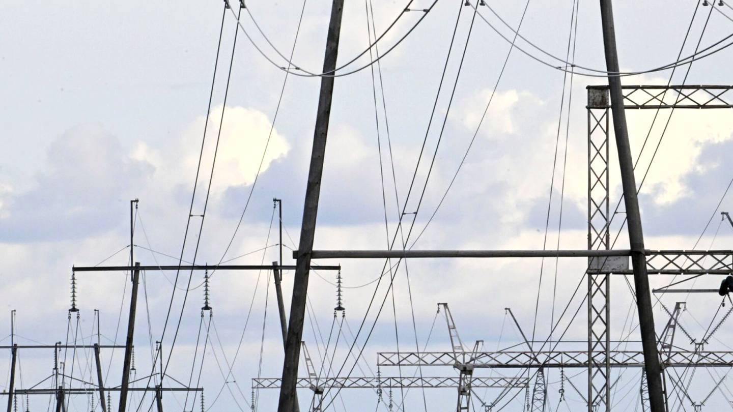 Sähkö | Sähkö­sopimusten hinnoissa yhä laskua – Tällaisia sopimuksia on nyt tarjolla