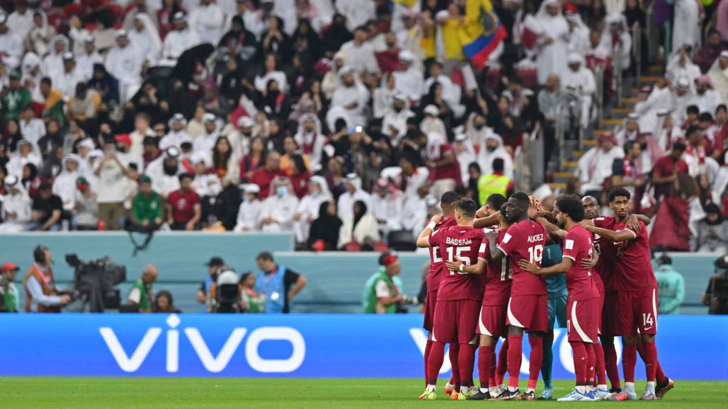 MM-jalkapallo | NYT: Qatar palkkasi Lähi-idästä puolitoista tuhatta ultra­fania maa­joukkueensa tueksi