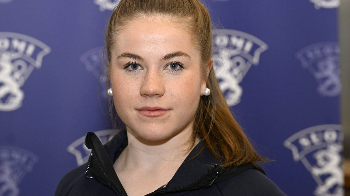 Naisleijonat | Espoolainen huippu­lahjakkuus Julia Schalin, 18, pelasi kahta lajia pääsarjassa – joutui tekemään kipeän päätöksen