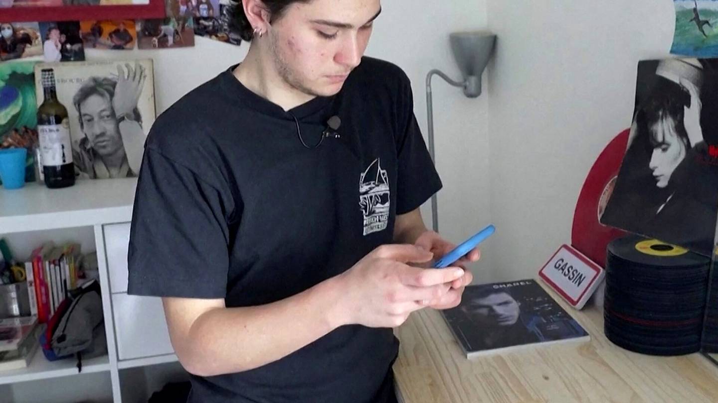 Ranska | Äly­puhelimet tulisi kieltää kaikilta alle 13-vuotiailta, vaatii tuore raportti