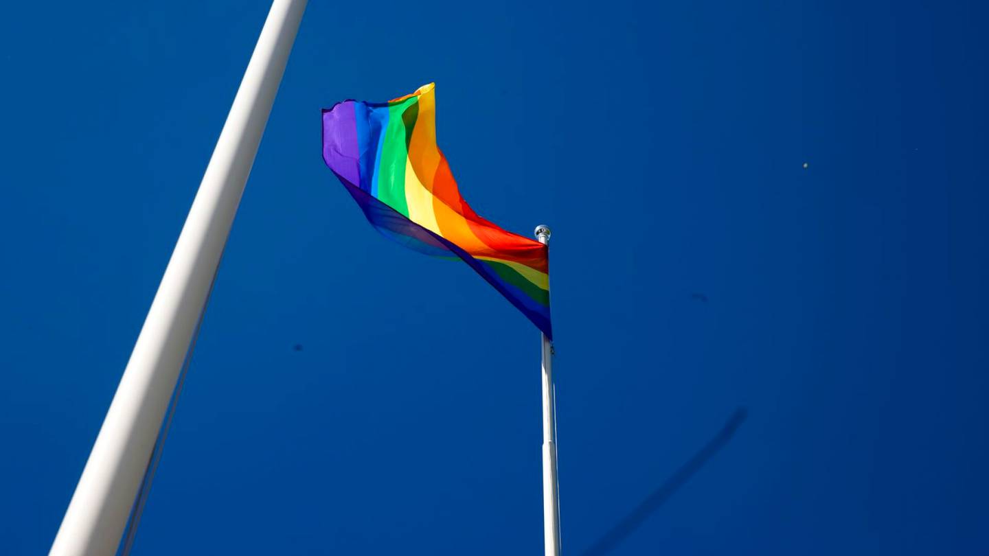 Vähemmistöt | Poliisi: Lapuan Pride-tapahtumassa räjäytetty pommi oli ”omatekoinen kyhäelmä”, useita nuoria epäillään vahingonteosta