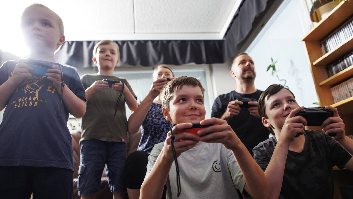 Pelit | Pika­pelaamisesta tuli ilmiö – ja näin hauskaa video­pelin parissa ei ole ollut aikoihin