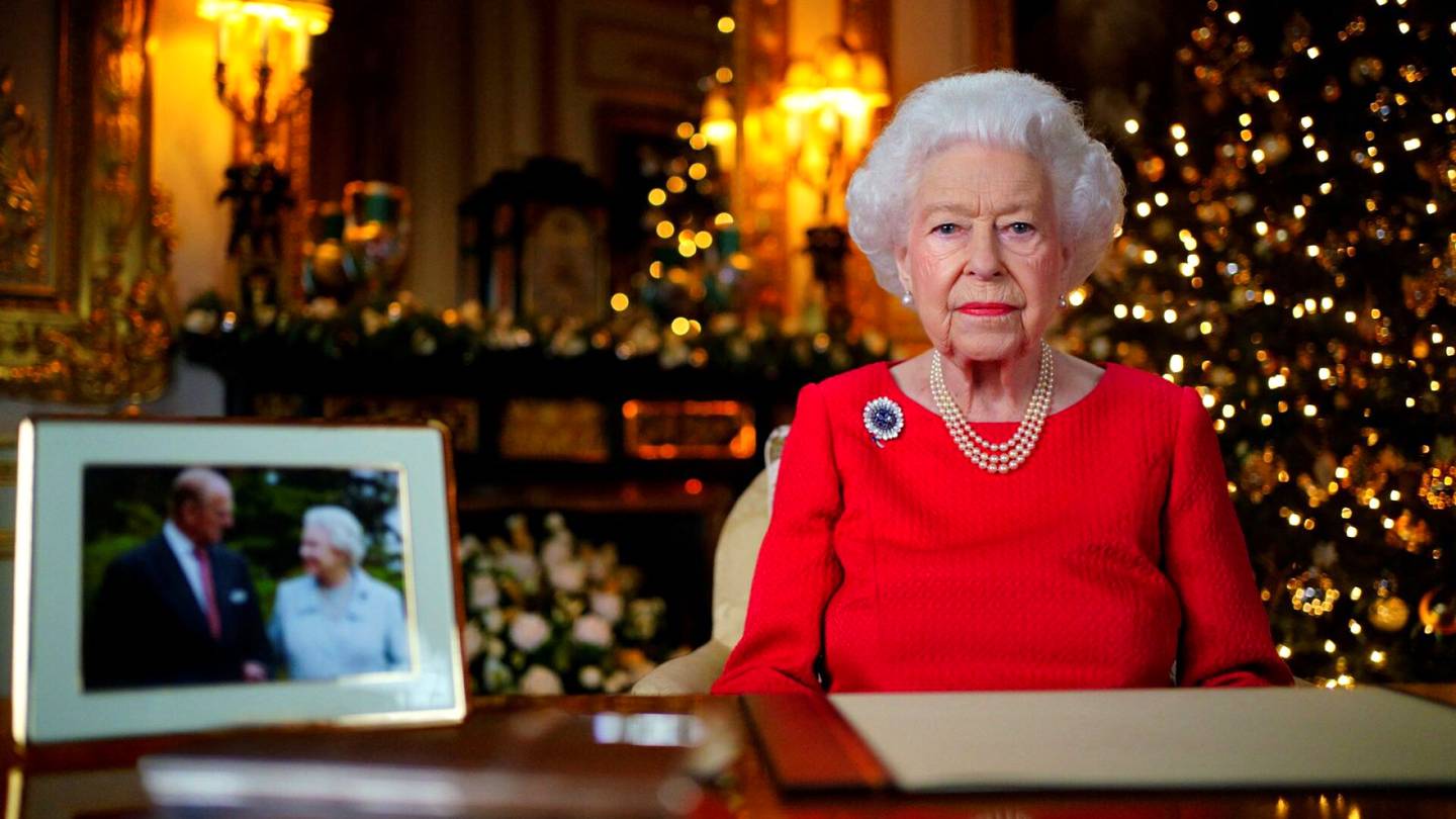 Joulu | Kuningatar Elisabetin joulupuheesta odotetaan tänä vuonna erityisen henkilökohtaista, puhe lähetetään noin kello 16.55