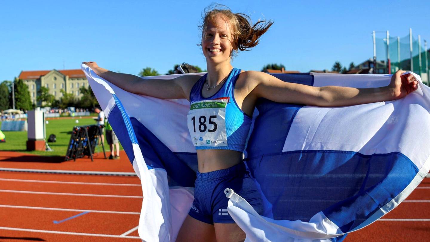 Yleisurheilu | Suurlupaus Enni Virjonen, 17, juoksi ikäluokkansa maailman ykköseksi – Nooralotta Nezirin SE historiaan