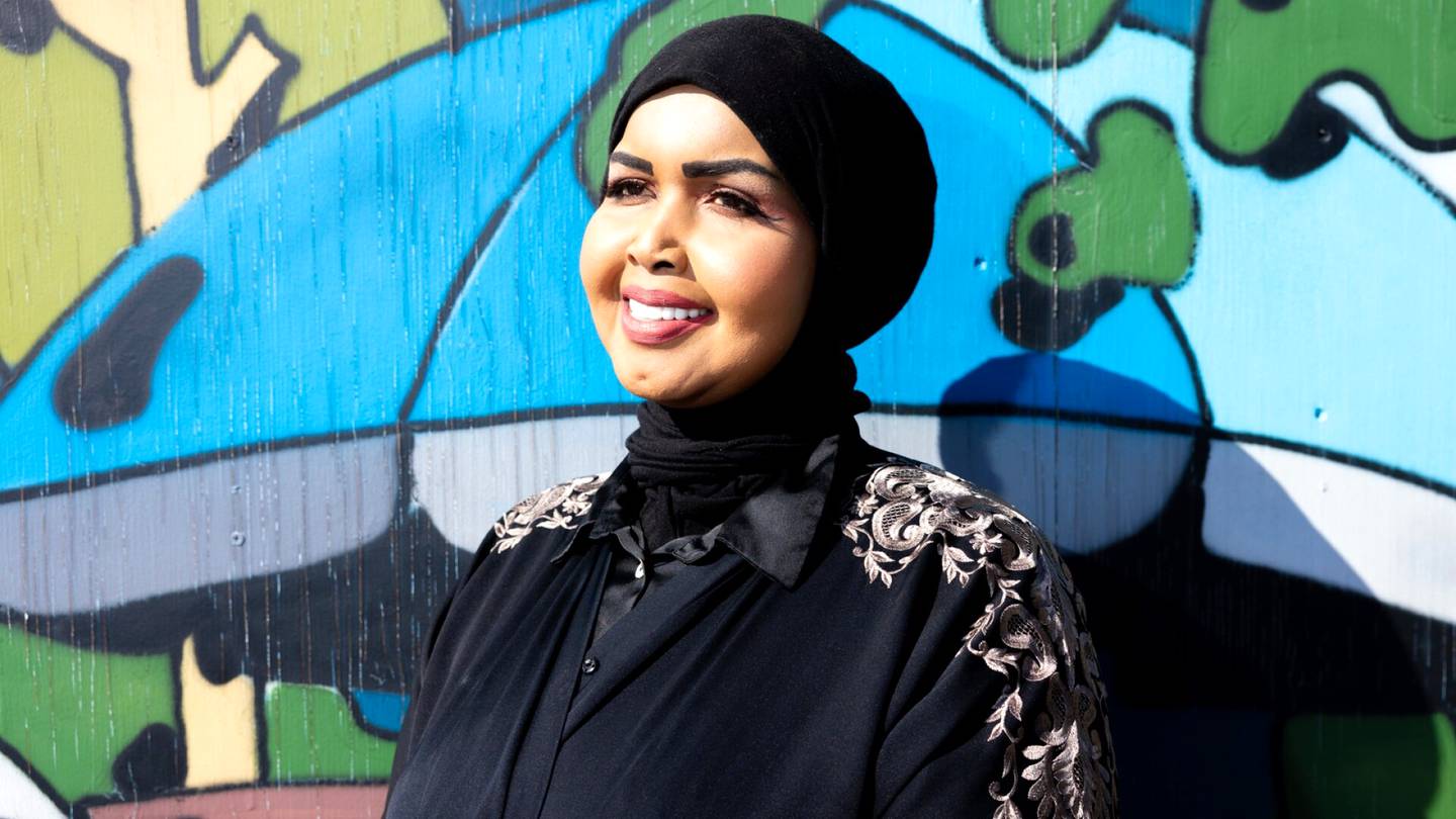 Palkinnot | Kuukausiliite ehdotti Sahra Ahmedia vuoden äidiksi jo neljä vuotta sitten – Nyt hän saikin palkinnon
