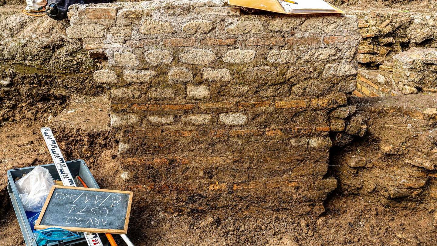 Rooma | Arkeologit luovuttavat: Teiden kuningatarta ei saada kaivettua esille