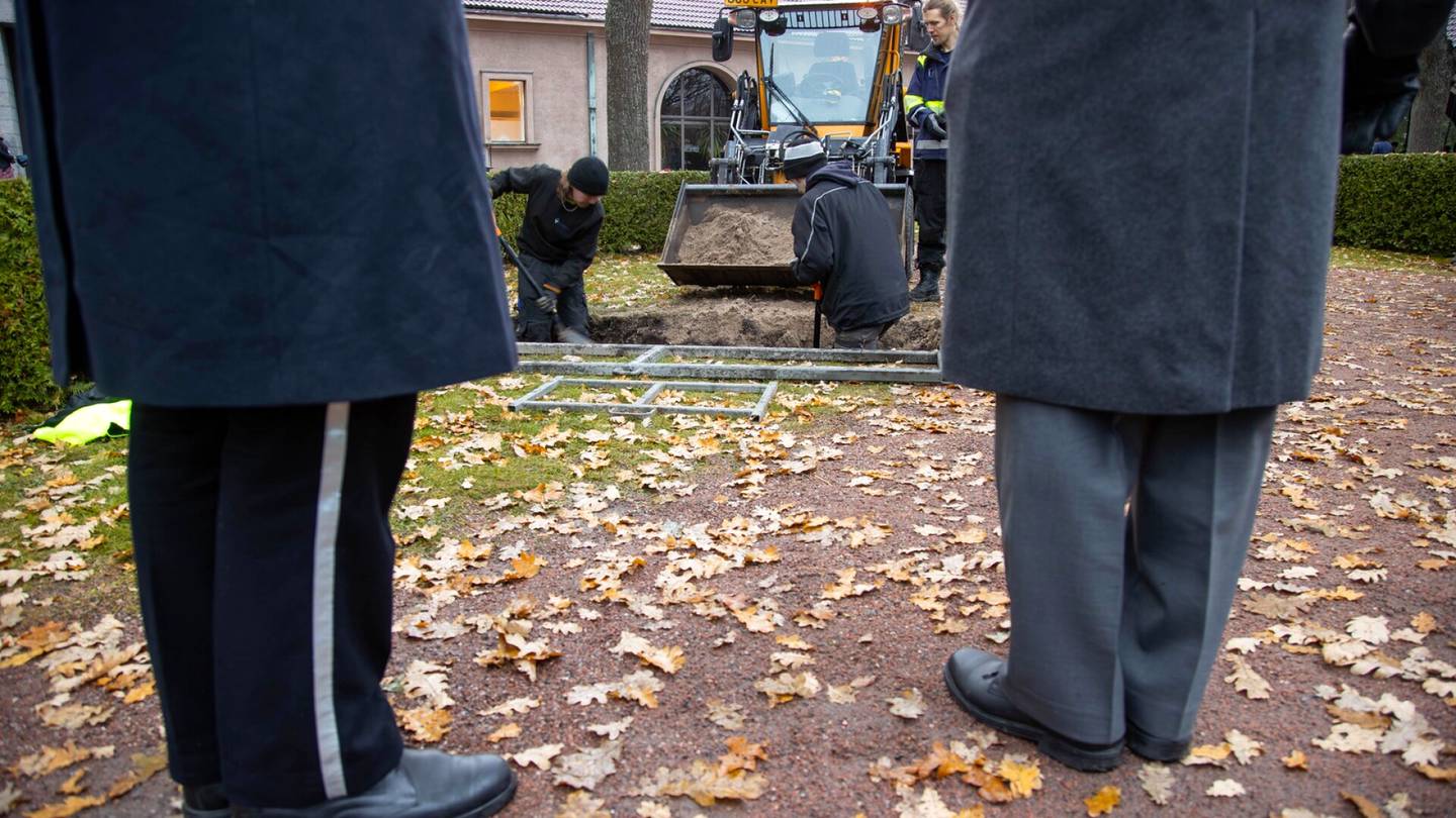 HS Hietaniemessä | Tälle paikalle Martti Ahtisaari haudataan – Kunnia­tehtävän sai mies, joka kaivoi haudan myös Mauno Koivistolle