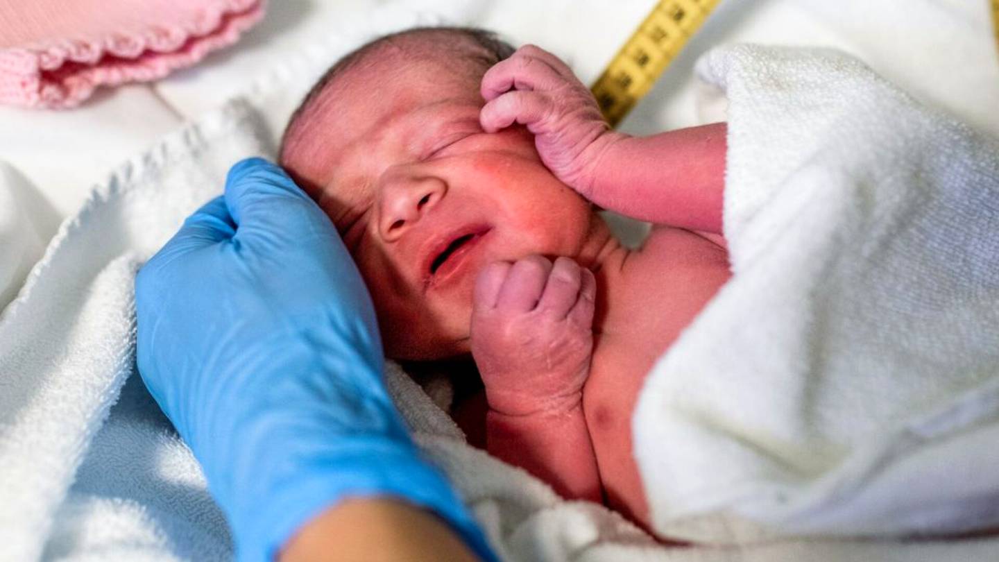 Uutisguru | Kuinka monta synnytyssairaalaa on Uudellamaalla? Onkohan lapsi mennyt pesuveden mukana?