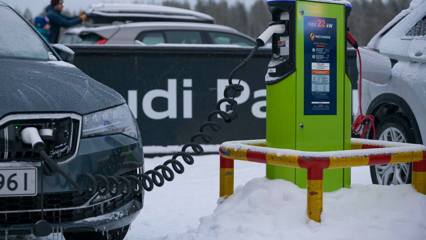 Autot | Hurja tavoite: Suomessa voisi olla miljoona sähkö­istä autoa vuonna 2030