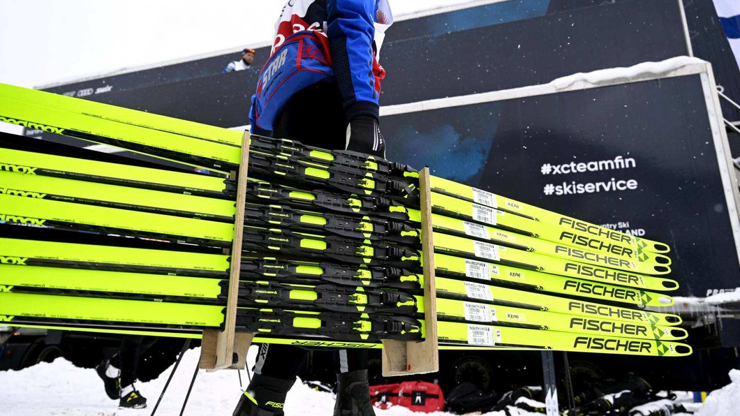 MM-hiihdot | Suomen joukkueella on MM-kisoissa älytön määrä suksia – näin hiihtopomo perustelee