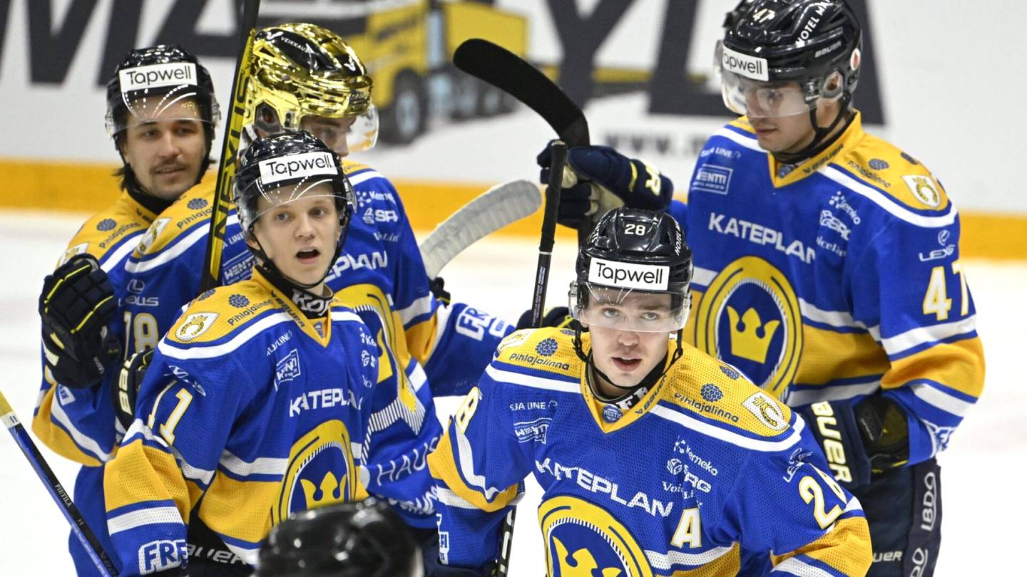 Jääkiekko | Kiekko-Espoo otti askeleen kohti mitalipelejä – vain historiallinen sulaminen estäisi välieräpaikan