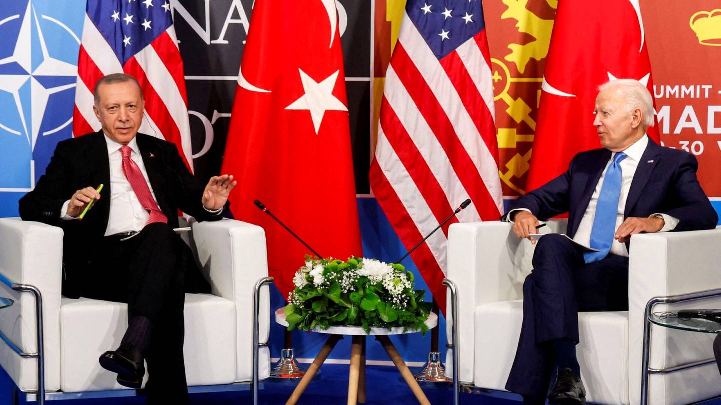 Nato | Biden keskusteli Erdoğanin kanssa Ruotsin Nato-jäsenyydestä ja hävittäjistä