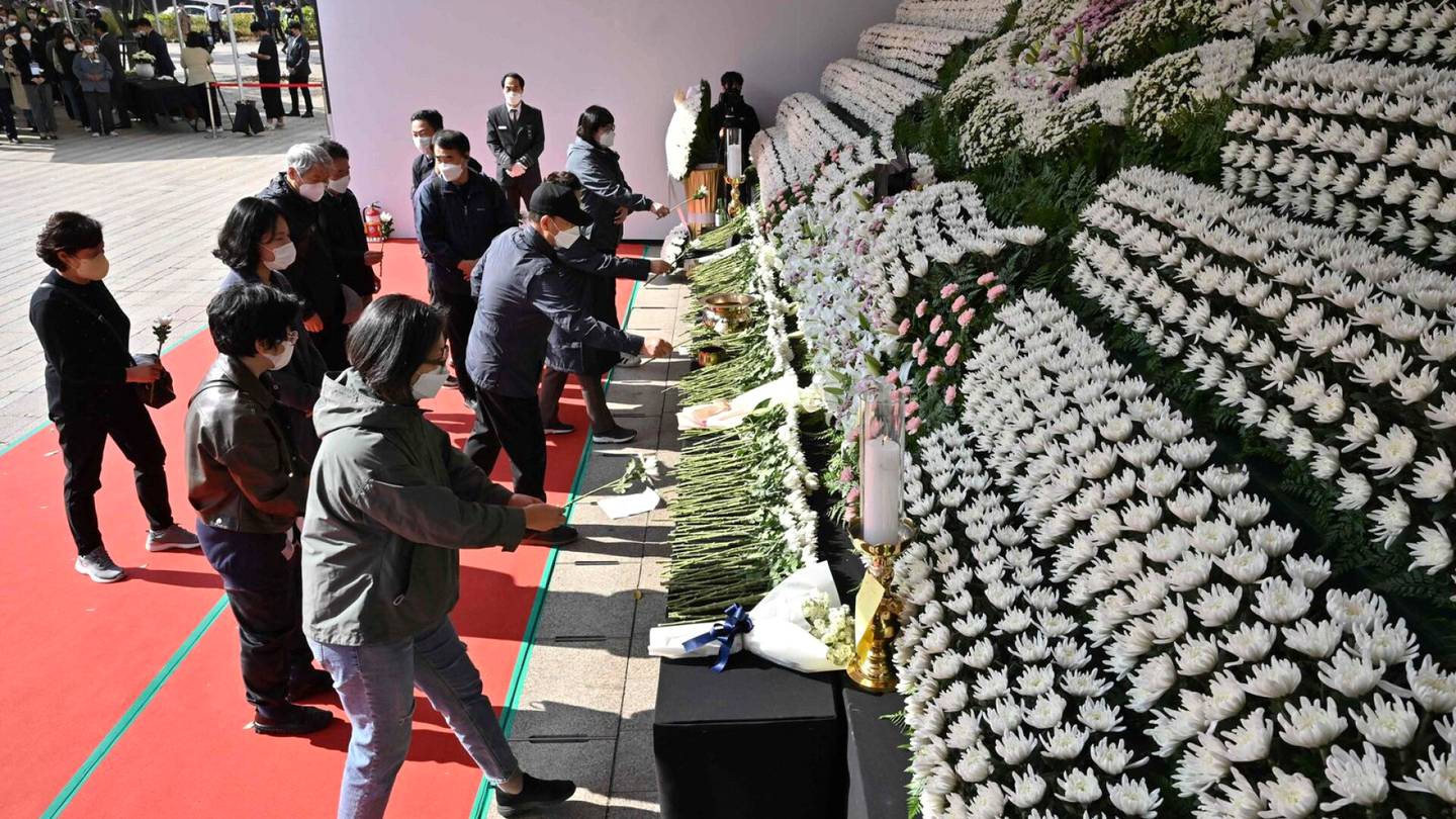 Etelä-Korea | Jo 154 kuolonuhria Soulin tungoksesta, pää­ministeri lupaa huolellista tutkintaa