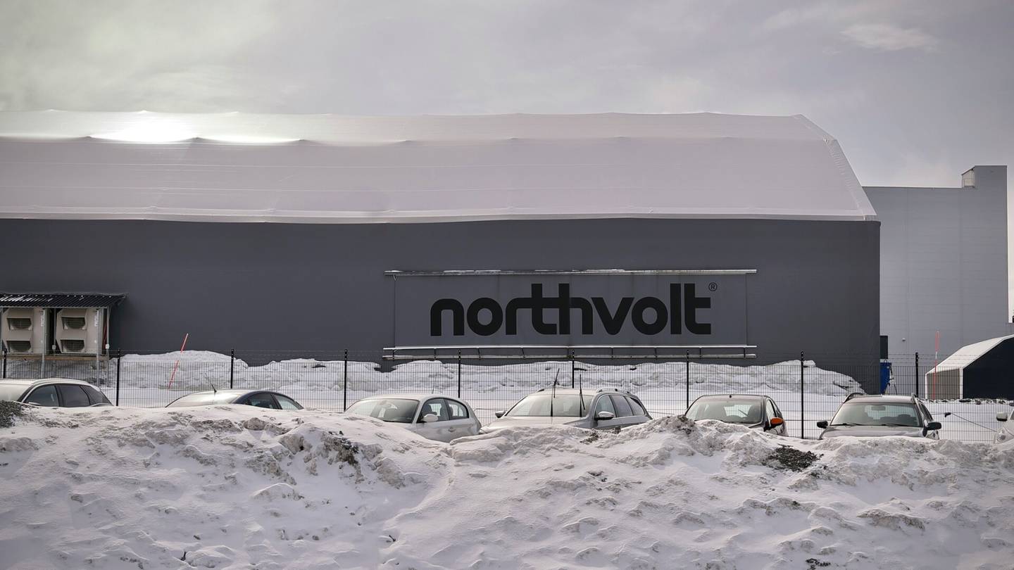 Ruotsi | Epäonnisella Northvoltin tehtaalla jälleen tapa­turma: kaksi työn­tekijää sairaalaan