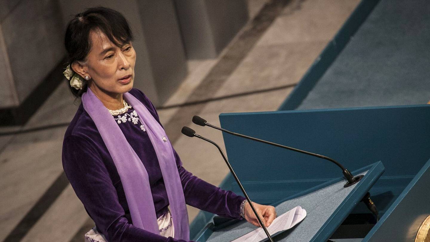 Myanmar | Sotilas­juntta hajottaa Aung San Suu Kyin puolueen