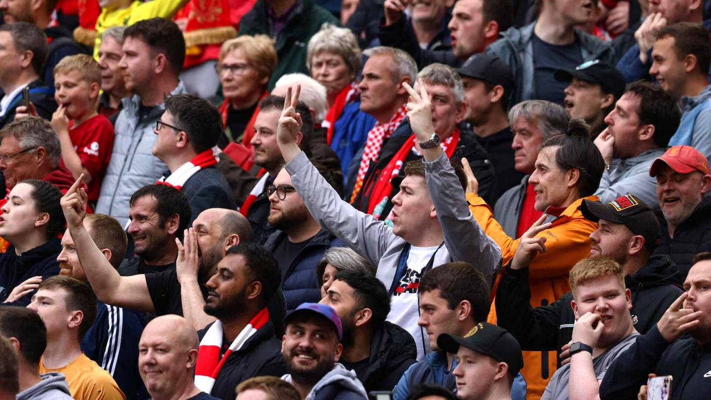 Jalkapallo | Vihellyskonsertti peitti kansallis­laulun alleen Liverpoolissa – tästä on kyse
